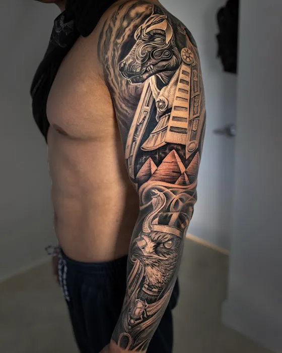 Signature Luxury Tattoo Studio 6