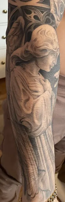 Signature Luxury Tattoo Studio 0