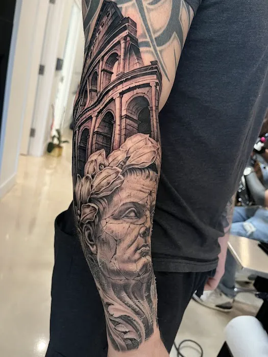 Signature Luxury Tattoo Studio 5
