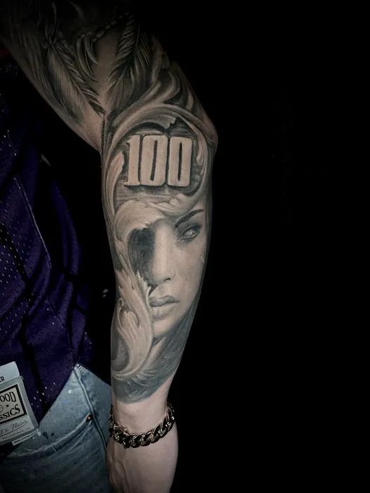 Banks Tattoo and Piercing 9