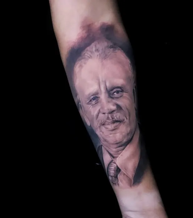 Pissarro TATTOO STUDIO 6