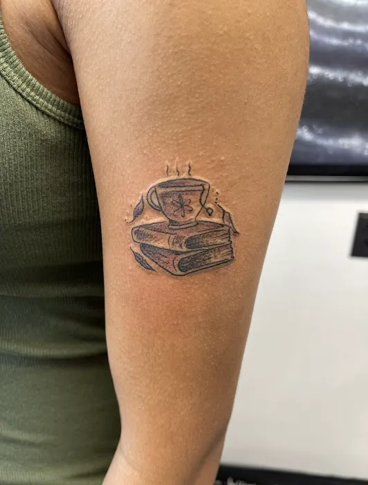 Lola's Tattoo Shop 9