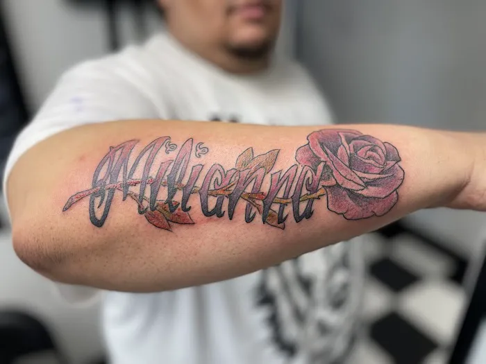 Lola's Tattoo Shop 7