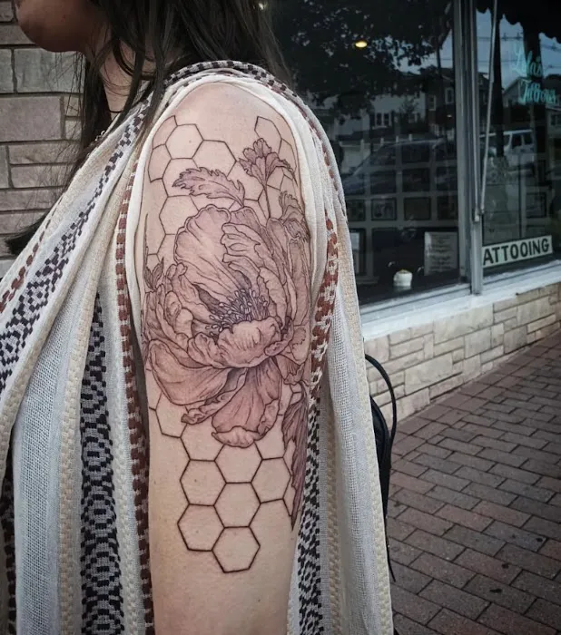 Lola's Tattoo Shop 8