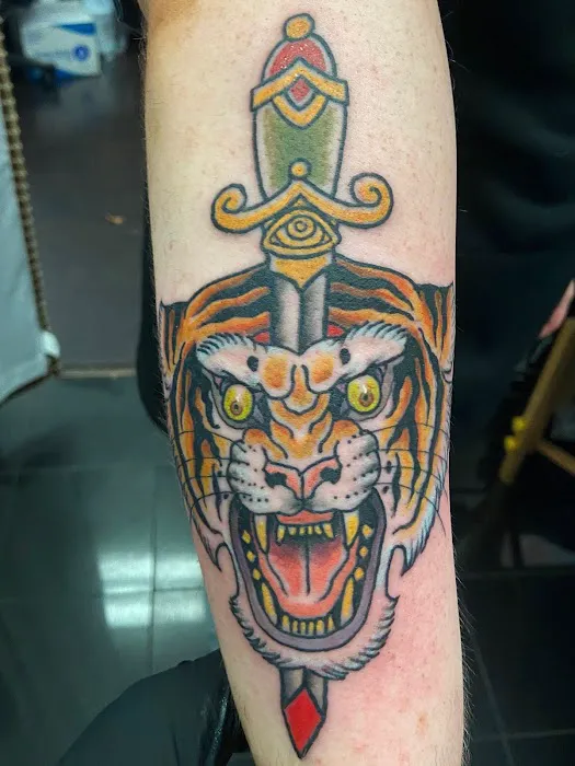 Beacon Tattoo & Piercings 9