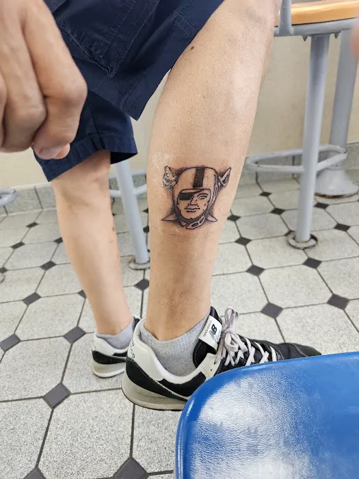 Ron's Tattooing 6