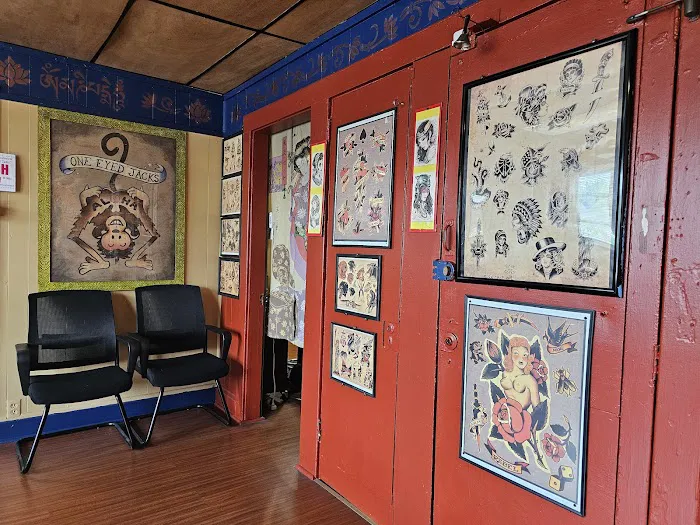 Ron's Tattooing 0