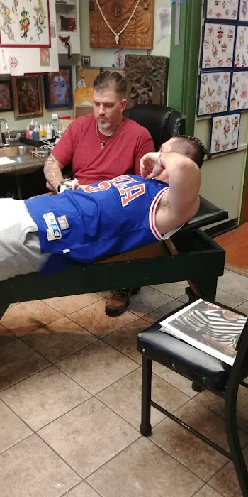 Ron's Tattooing 4