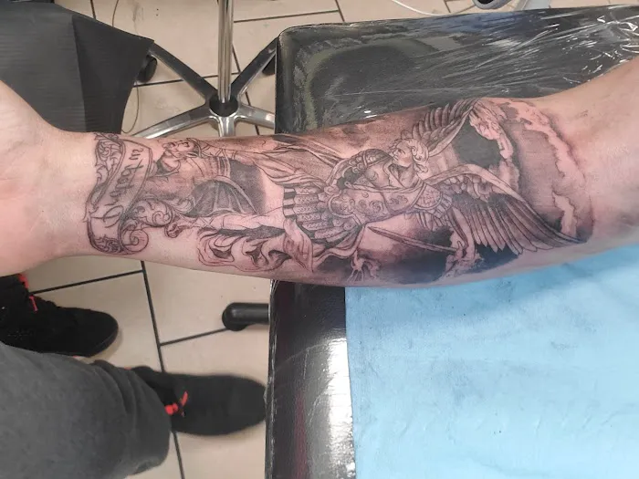 Euphoria Ink Tattoo Studio and Body piercing 8
