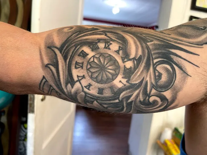 Golden Hammer Tattoo Studios 3
