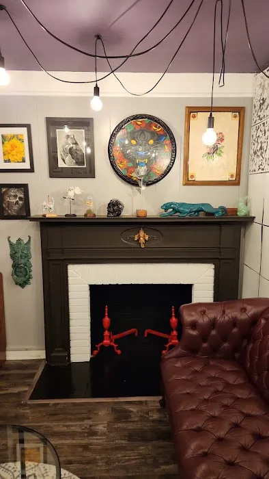 Rabbits Den Tattoo and Piercing Parlor 8