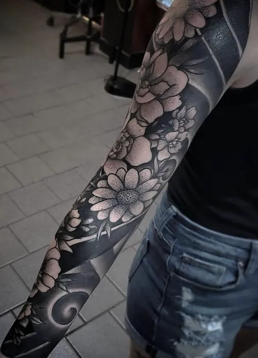 Monarch Tattoo & Piercing Lounge 8