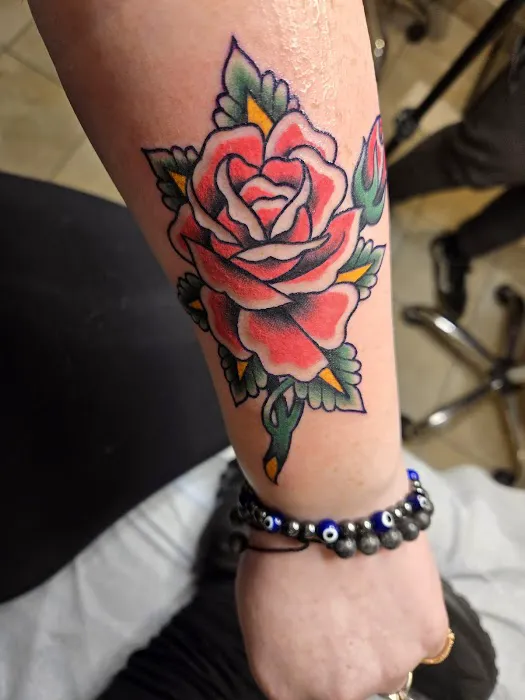 Lucky's Tattoo and Piercing 1