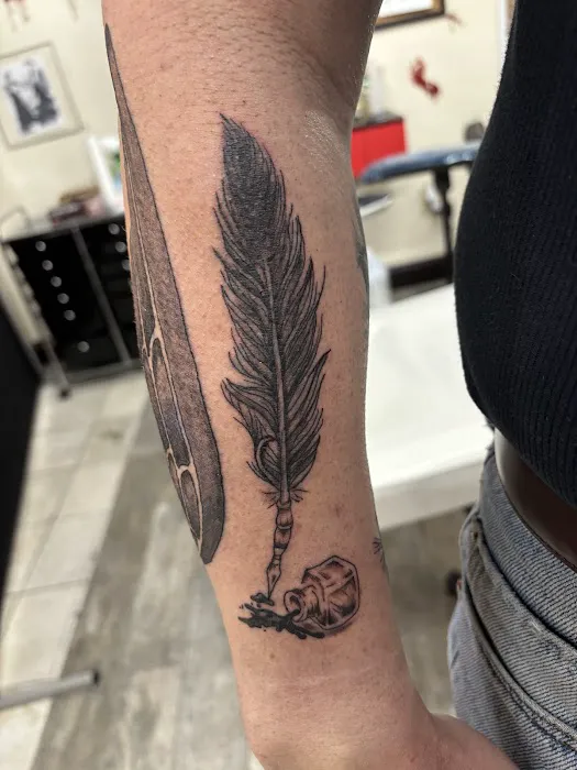 Tucci’s Tattoo & Piercings Studio/Skate shop 4