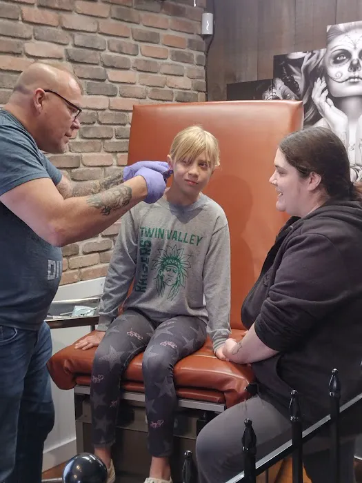 Ken's tattoo and body piercing 7