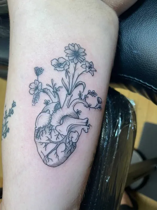 Alex Quinn Tattoos 7