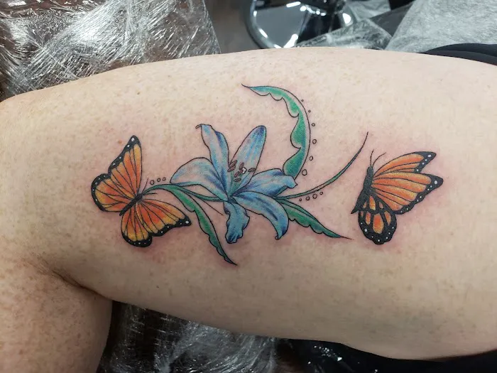 Red Raven Tattoo and Body Piercing 9