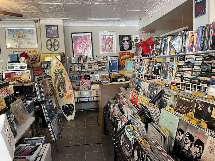 Syracuse Vintage Vinyl 3