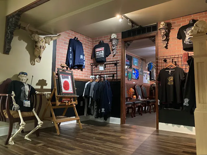 NeckBoneInk Tattoo&Gallery 9