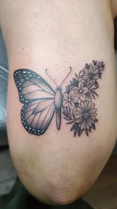 Local Color Tattoos and Piercings 4