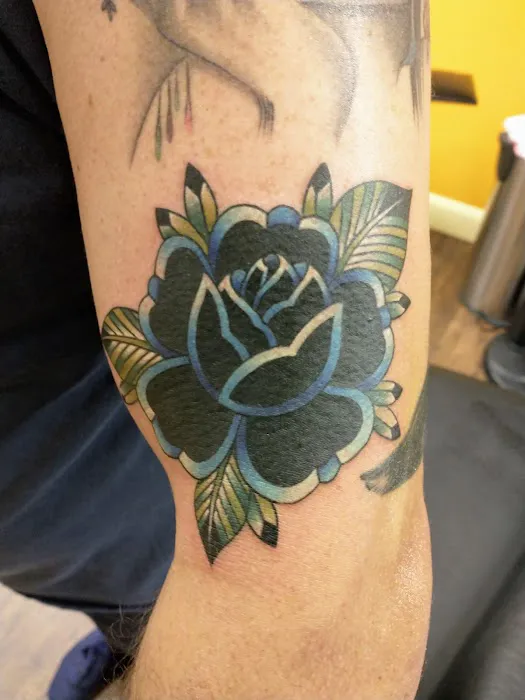 Local Color Tattoos and Piercings 0