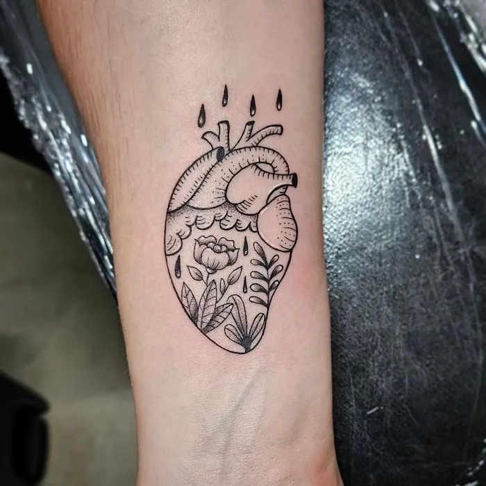 i Am Art Tattoo & Piercing 4
