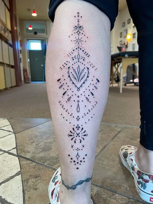 Knuckles & Needles Tattoo Parlor 4