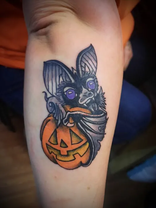 Knuckles & Needles Tattoo Parlor 7