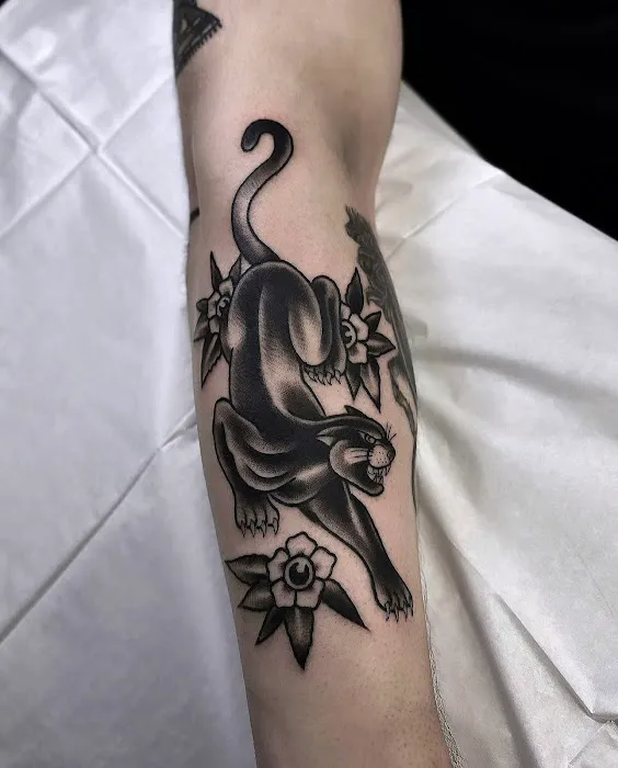 Sink or Swim Tattoo Parlor 4