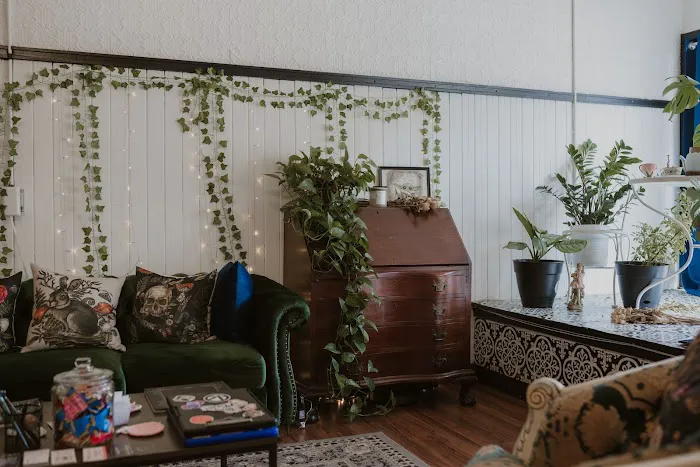 Glass Casket Tattoo & Private Studio 3