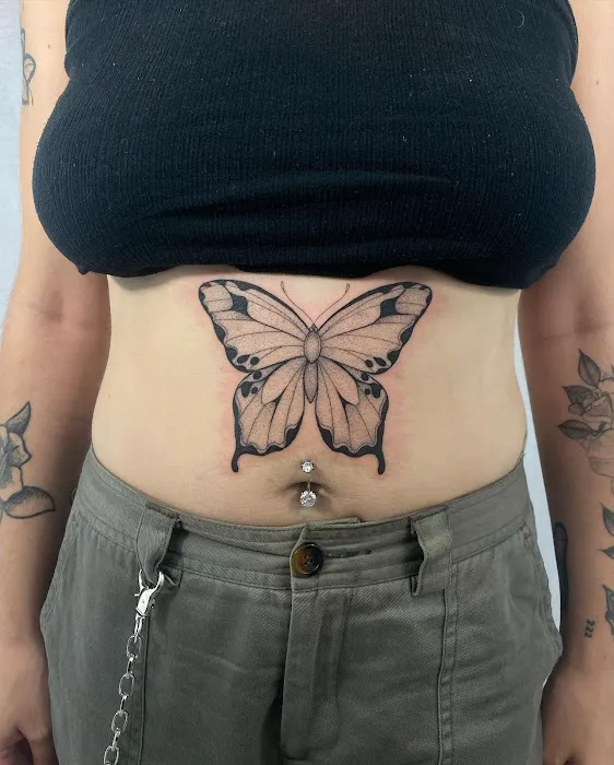 Glass Casket Tattoo & Private Studio 4
