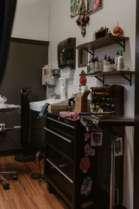 Glass Casket Tattoo & Private Studio 2