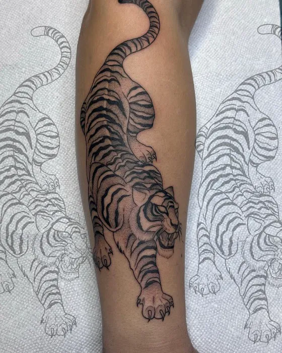 Glass Casket Tattoo & Private Studio 6