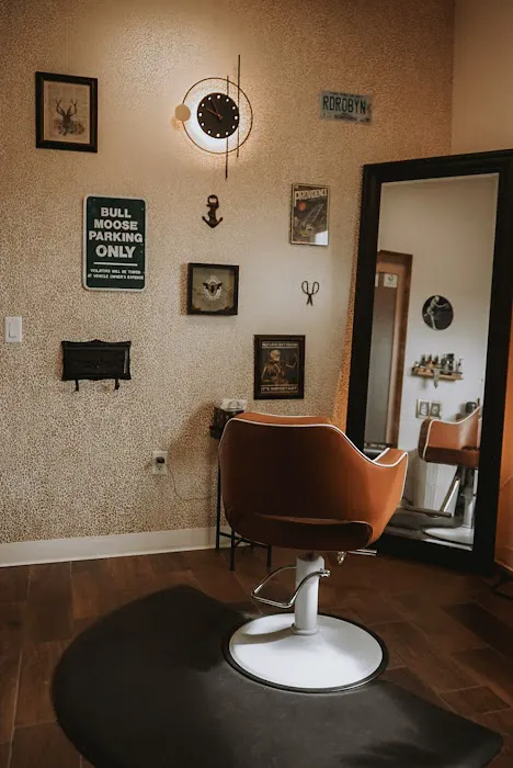 US Salon Studios 0