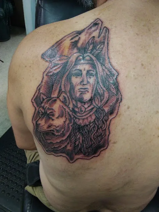 Kabloom Tattoo Studio 7