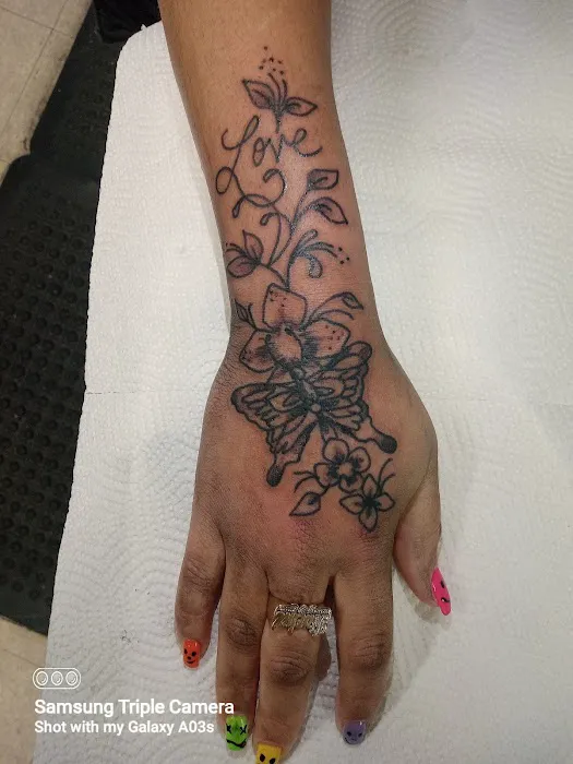 Kabloom Tattoo Studio 6