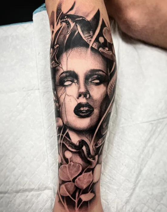 Mike Graciale's Tattoo Studio 5