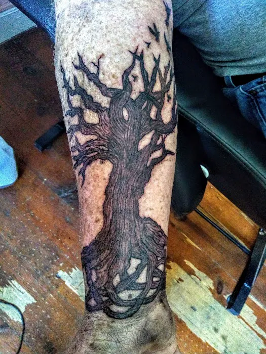 Sacred Moonlight Tattoo's & Piercings 5