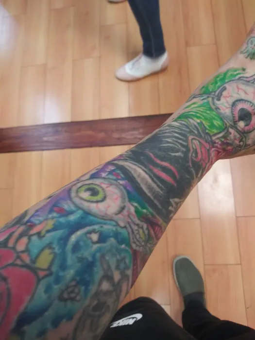Flyin' Aces Tattoo (& Piercing) 7