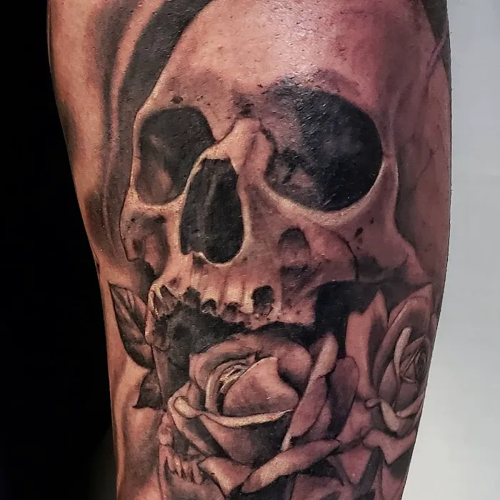 Neon Lady Tattoo Studio and Art Gallery 2