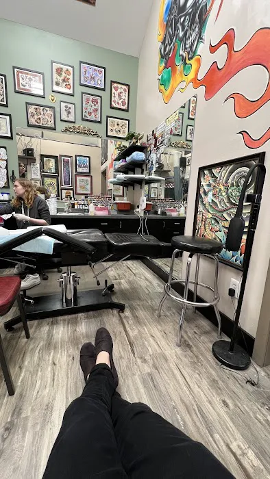 Headlight Tattoo & Body Piercing 1
