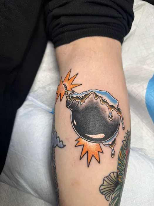 Headlight Tattoo & Body Piercing 0