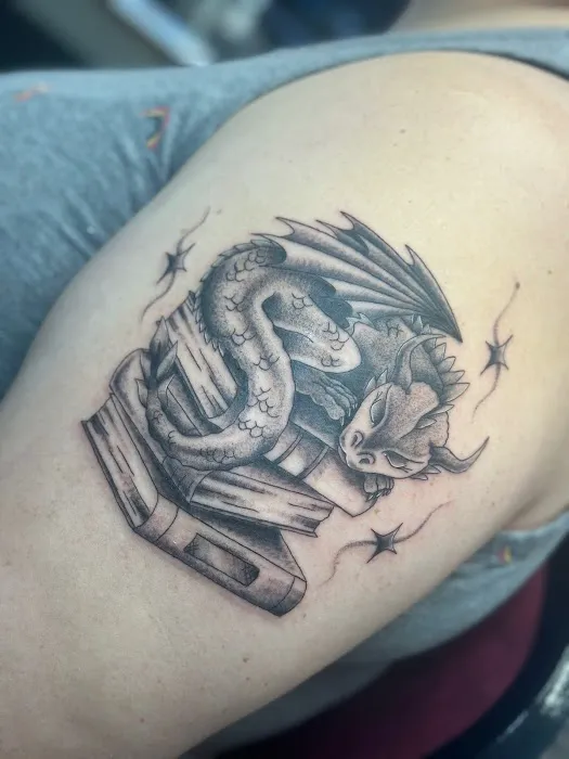 Headlight Tattoo & Body Piercing 4
