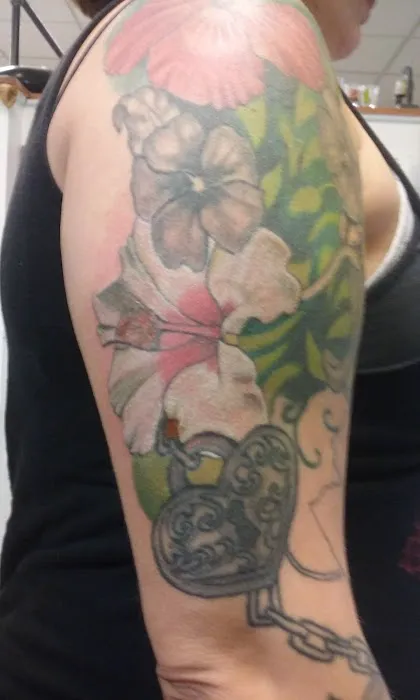 Under the Gun Tattoo Saloon 6