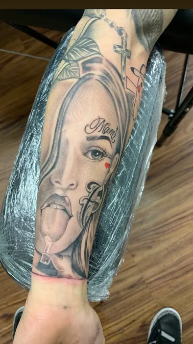 Blue Diamond Tattoo Studio 7
