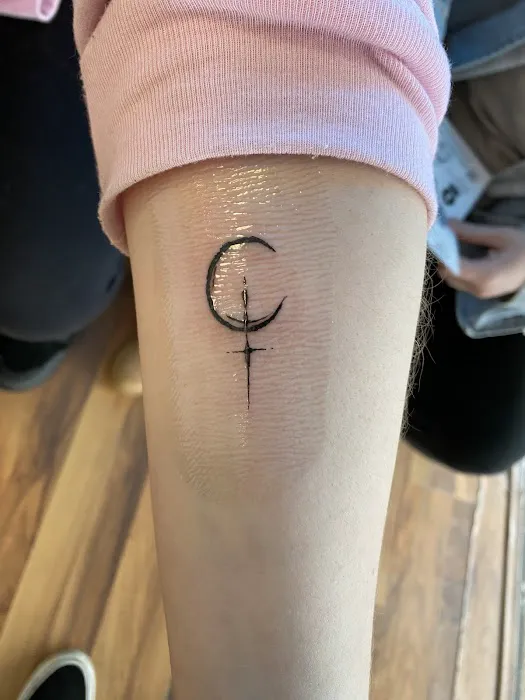 Blue Diamond Tattoo Studio 9