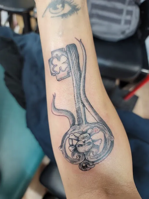 Lucky Vibes Tattoo and Body Piercing 5