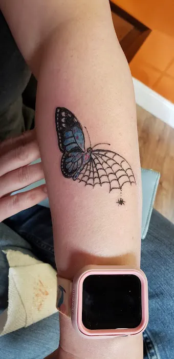 Lucky Vibes Tattoo and Body Piercing 4