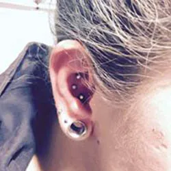 Medusa Body Piercing 5