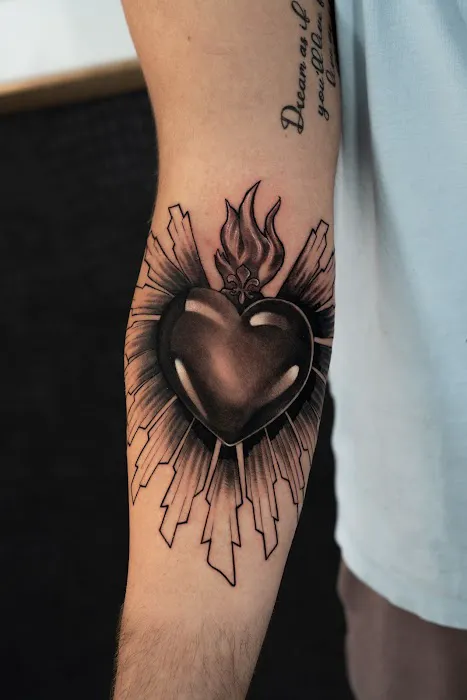 Dark Renaissance Tattoo Studio 7